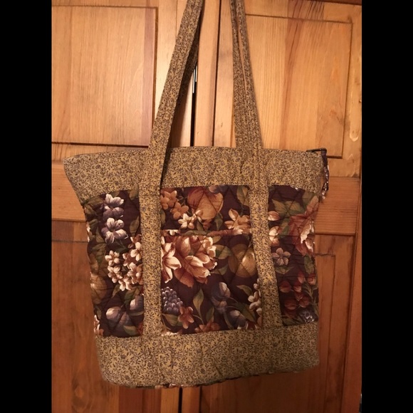Quilted shoulder bag - Picture 1 of 16